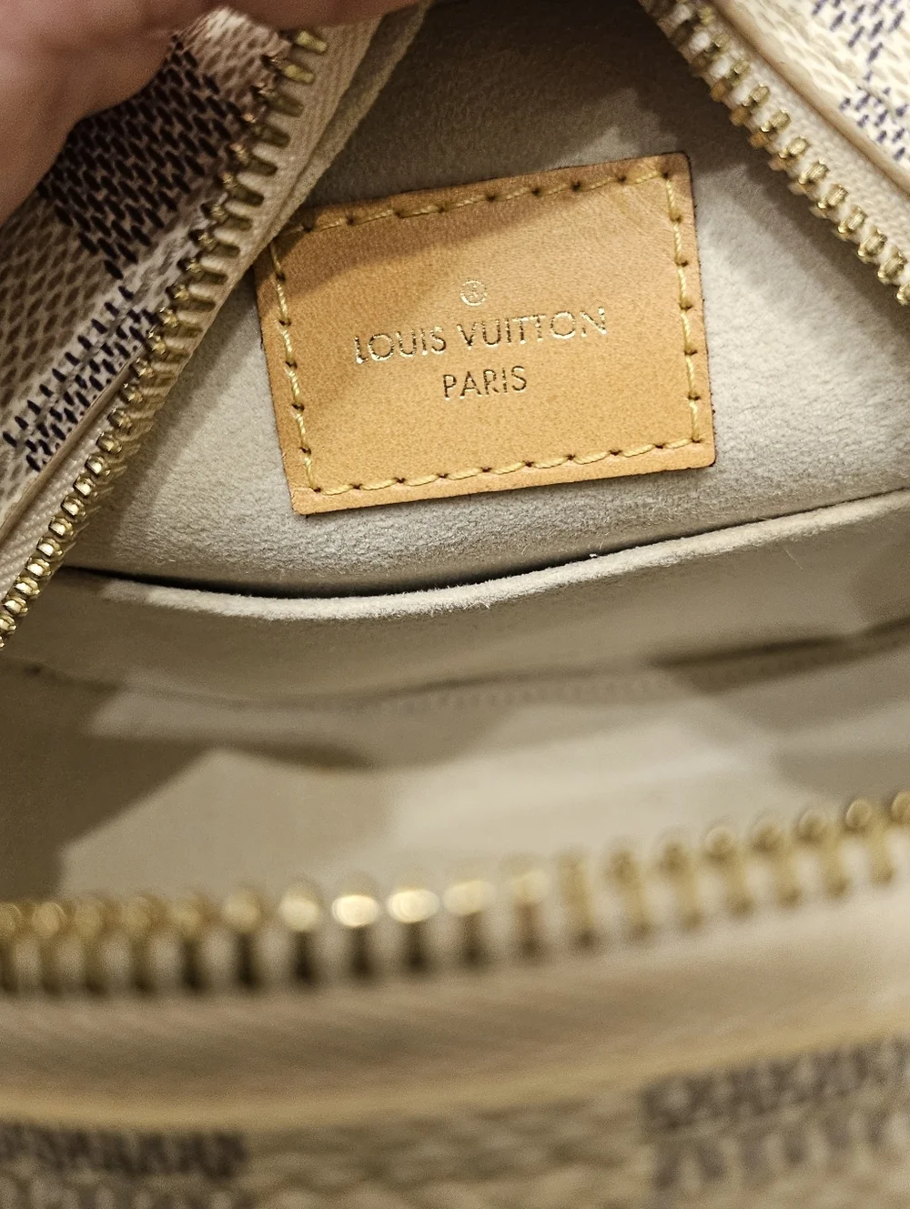 Louis Vuitton Boite Chapeau Souple PM Crossbody Bag in the beautiful Damier Azur - Picture 10 of 12